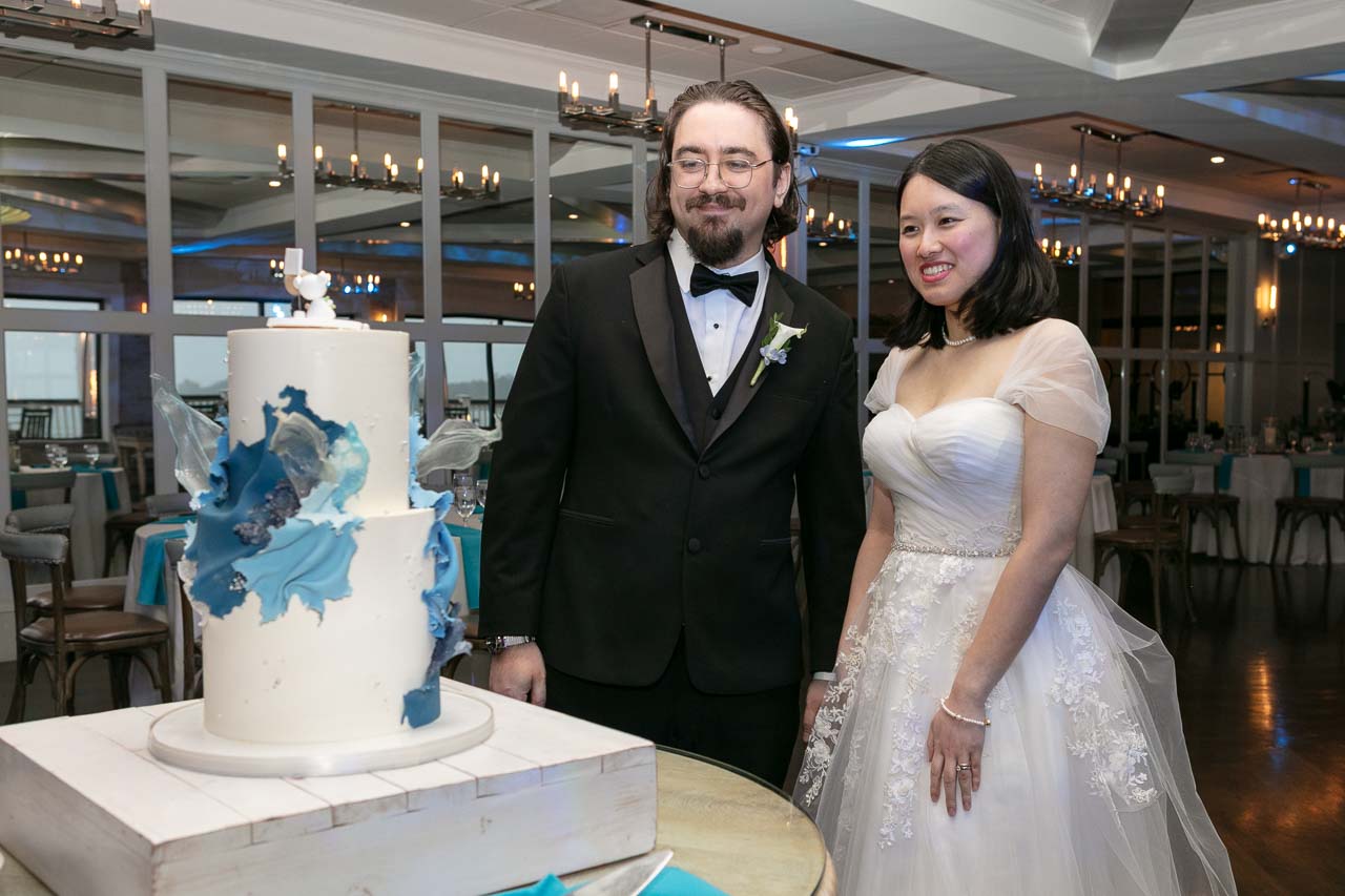 Megan and Andrew with the wedding cake